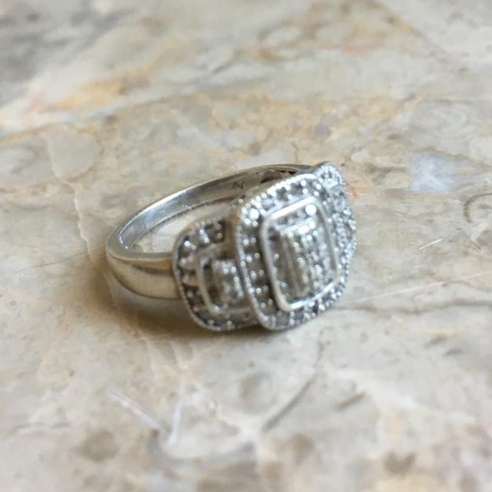 Sterling silver .78 ct natural diamond ring!